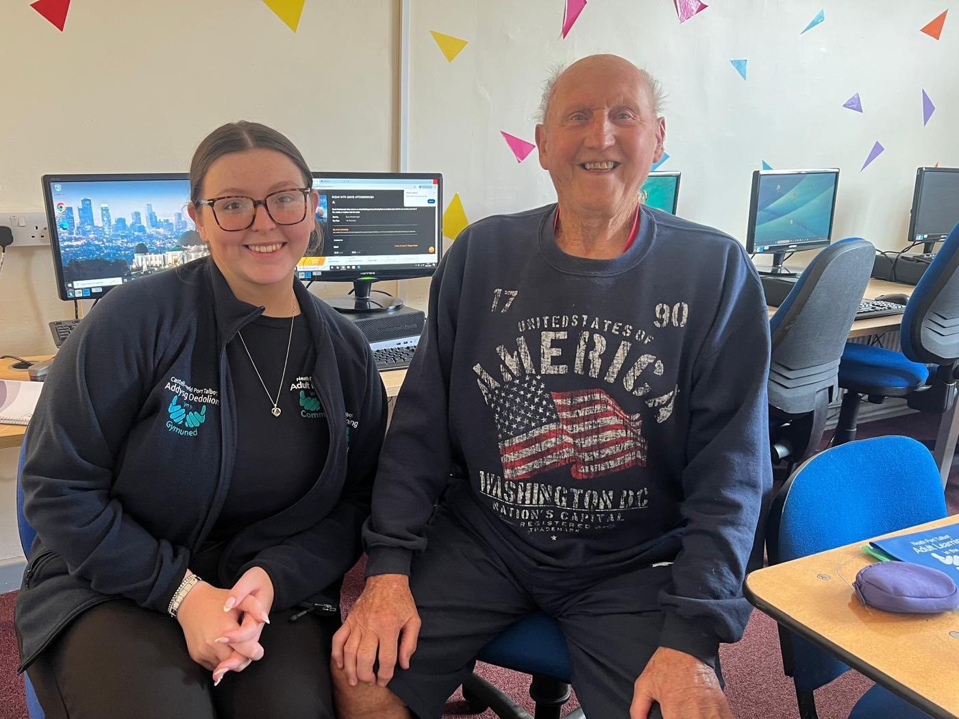 Pobl yn YMCA Castell-nedd