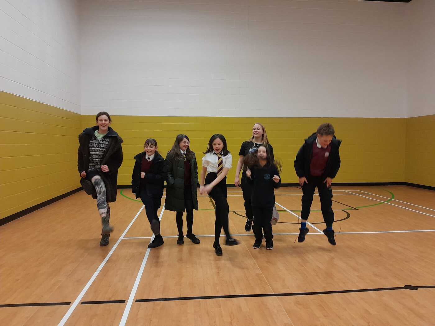 Bechgyn a Merched i'r Clwb Bechgyn a Merched Castell-nedd